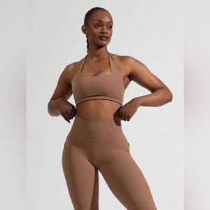 NWT - Buffbunny revolution halter bra - cocoa - small